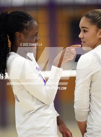 Thumbnail 1 in Langley vs. Chantilly (VHSL Class 6 Region D Final) photogallery.