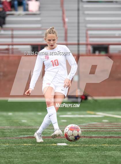 Thumbnail 2 in Thunder Ridge vs Regis Jesuit photogallery.
