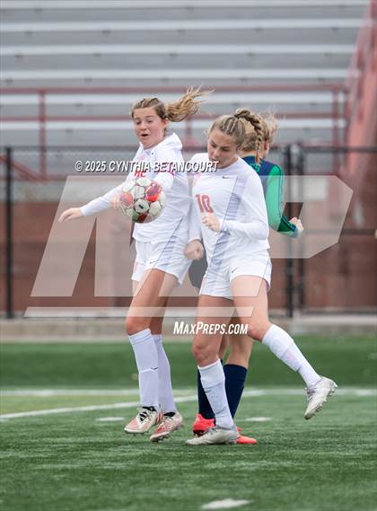 Thumbnail 2 in Thunder Ridge vs Regis Jesuit photogallery.