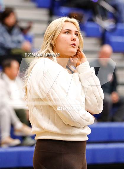 Thumbnail 1 in Tracy @ Newark Memorial photogallery.