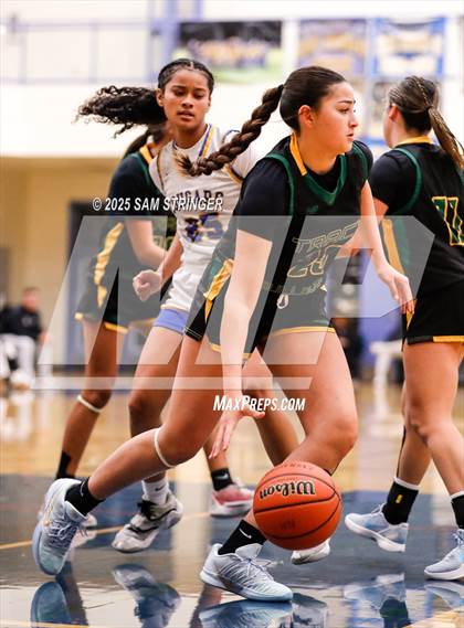 Thumbnail 2 in Tracy @ Newark Memorial photogallery.