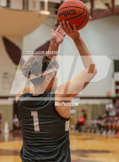 Thumbnail 1 in Pioneer vs. Vela (UIL Basketball 5A Regional Quarterfinal) photogallery.