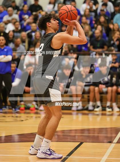 Thumbnail 2 in Pioneer vs. Vela (UIL Basketball 5A Regional Quarterfinal) photogallery.