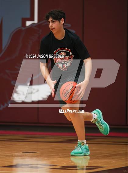 Thumbnail 2 in Pioneer vs. Vela (UIL Basketball 5A Regional Quarterfinal) photogallery.