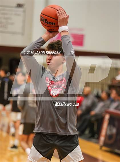 Thumbnail 3 in Pioneer vs. Vela (UIL Basketball 5A Regional Quarterfinal) photogallery.