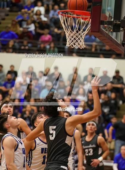 Thumbnail 2 in Pioneer vs. Vela (UIL Basketball 5A Regional Quarterfinal) photogallery.