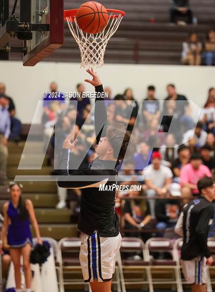 Thumbnail 2 in Pioneer vs. Vela (UIL Basketball 5A Regional Quarterfinal) photogallery.