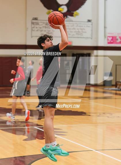 Thumbnail 1 in Pioneer vs. Vela (UIL Basketball 5A Regional Quarterfinal) photogallery.