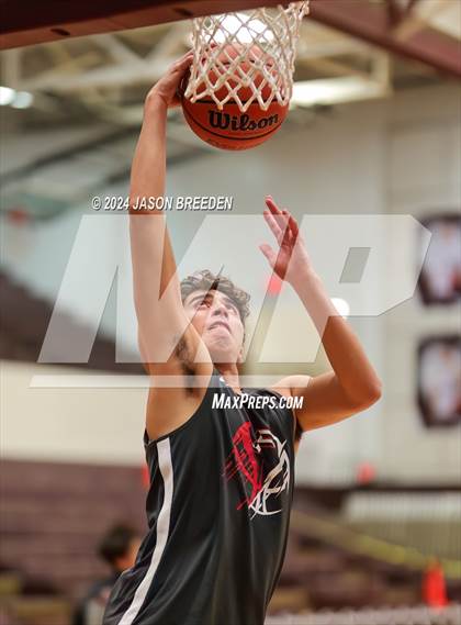 Thumbnail 3 in Pioneer vs. Vela (UIL Basketball 5A Regional Quarterfinal) photogallery.
