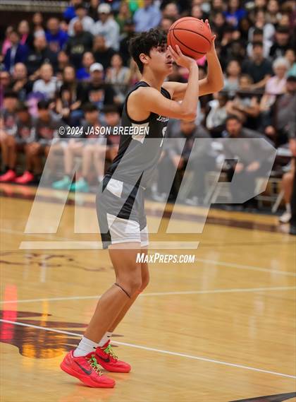 Thumbnail 3 in Pioneer vs. Vela (UIL Basketball 5A Regional Quarterfinal) photogallery.