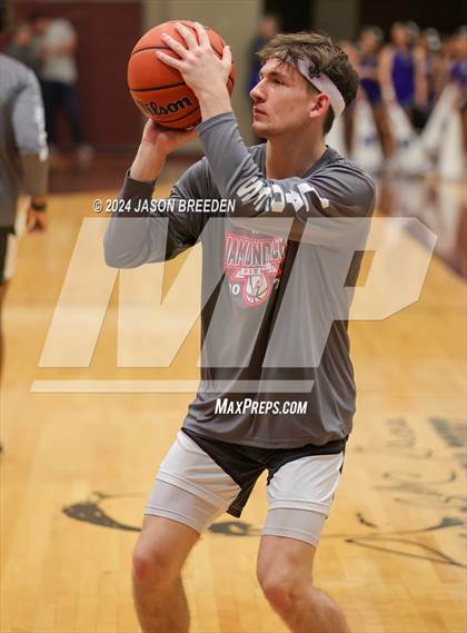 Thumbnail 1 in Pioneer vs. Vela (UIL Basketball 5A Regional Quarterfinal) photogallery.
