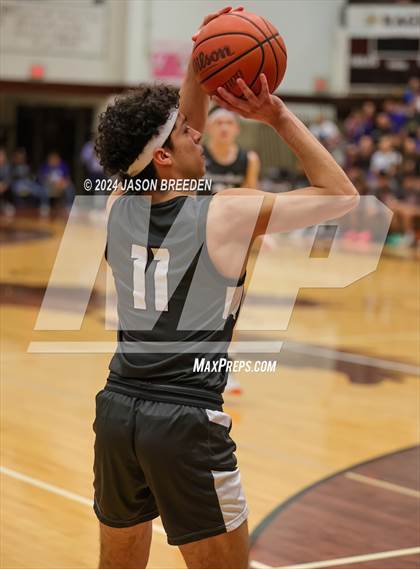 Thumbnail 1 in Pioneer vs. Vela (UIL Basketball 5A Regional Quarterfinal) photogallery.