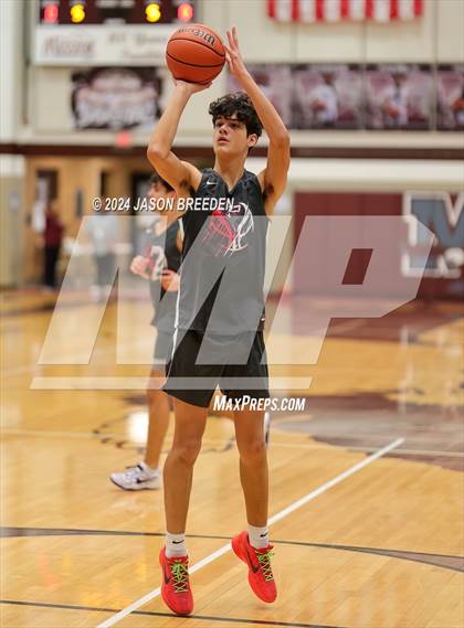 Thumbnail 2 in Pioneer vs. Vela (UIL Basketball 5A Regional Quarterfinal) photogallery.