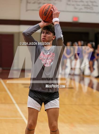 Thumbnail 2 in Pioneer vs. Vela (UIL Basketball 5A Regional Quarterfinal) photogallery.