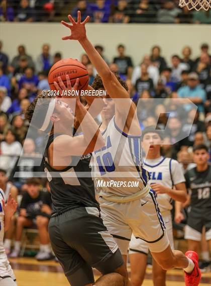 Thumbnail 3 in Pioneer vs. Vela (UIL Basketball 5A Regional Quarterfinal) photogallery.