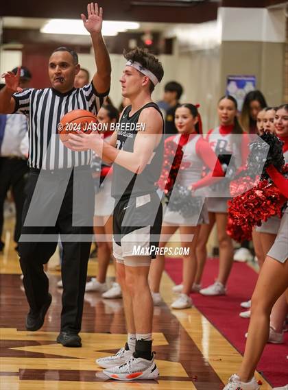 Thumbnail 3 in Pioneer vs. Vela (UIL Basketball 5A Regional Quarterfinal) photogallery.