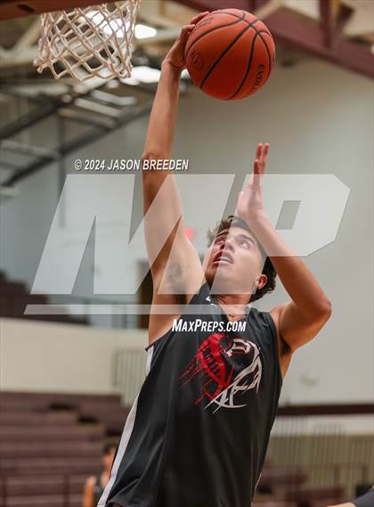 Thumbnail 2 in Pioneer vs. Vela (UIL Basketball 5A Regional Quarterfinal) photogallery.