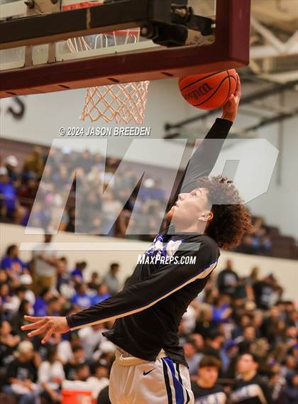 Thumbnail 2 in Pioneer vs. Vela (UIL Basketball 5A Regional Quarterfinal) photogallery.
