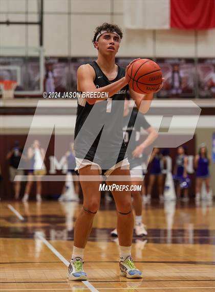 Thumbnail 1 in Pioneer vs. Vela (UIL Basketball 5A Regional Quarterfinal) photogallery.