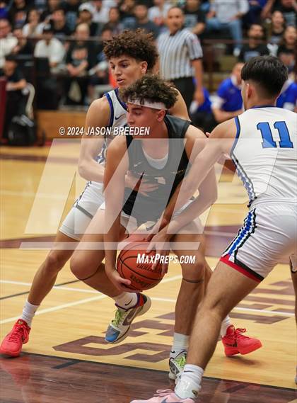 Thumbnail 2 in Pioneer vs. Vela (UIL Basketball 5A Regional Quarterfinal) photogallery.