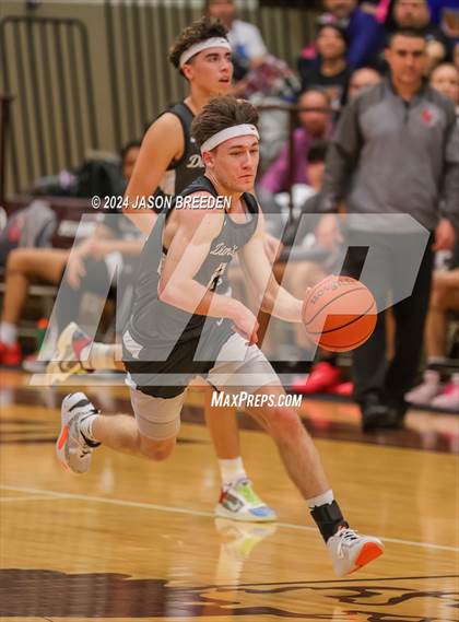 Thumbnail 1 in Pioneer vs. Vela (UIL Basketball 5A Regional Quarterfinal) photogallery.