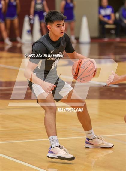 Thumbnail 2 in Pioneer vs. Vela (UIL Basketball 5A Regional Quarterfinal) photogallery.