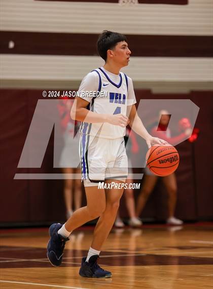 Thumbnail 2 in Pioneer vs. Vela (UIL Basketball 5A Regional Quarterfinal) photogallery.