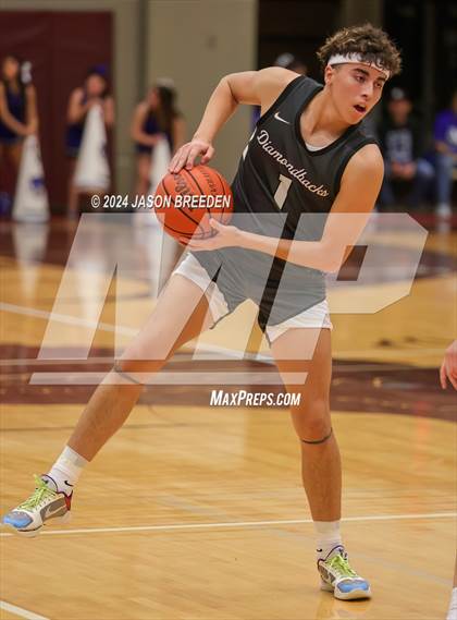 Thumbnail 2 in Pioneer vs. Vela (UIL Basketball 5A Regional Quarterfinal) photogallery.