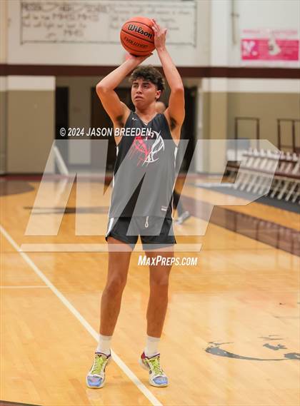 Thumbnail 2 in Pioneer vs. Vela (UIL Basketball 5A Regional Quarterfinal) photogallery.