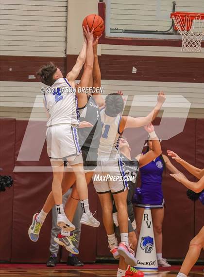 Thumbnail 3 in Pioneer vs. Vela (UIL Basketball 5A Regional Quarterfinal) photogallery.