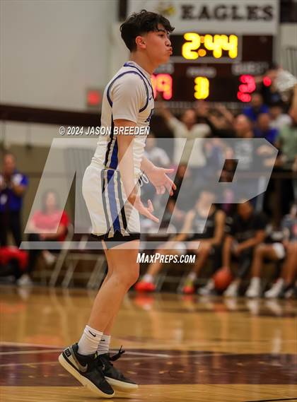 Thumbnail 2 in Pioneer vs. Vela (UIL Basketball 5A Regional Quarterfinal) photogallery.