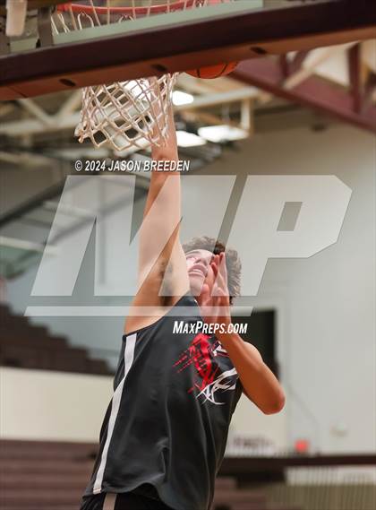 Thumbnail 1 in Pioneer vs. Vela (UIL Basketball 5A Regional Quarterfinal) photogallery.