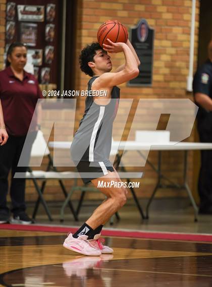 Thumbnail 3 in Pioneer vs. Vela (UIL Basketball 5A Regional Quarterfinal) photogallery.