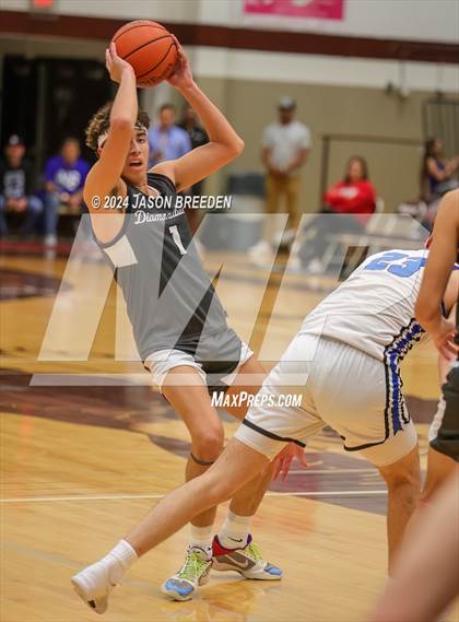 Thumbnail 1 in Pioneer vs. Vela (UIL Basketball 5A Regional Quarterfinal) photogallery.