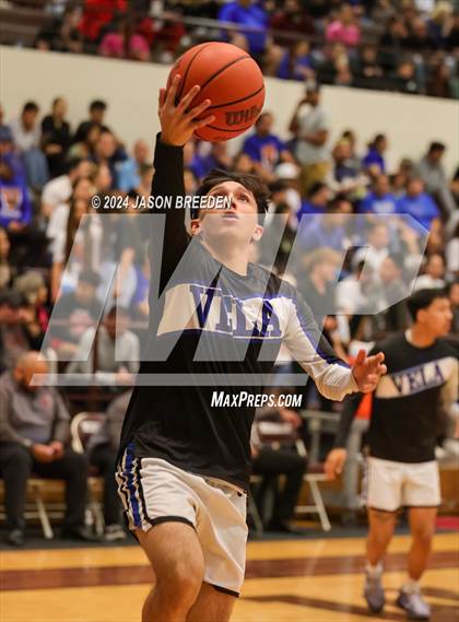Thumbnail 3 in Pioneer vs. Vela (UIL Basketball 5A Regional Quarterfinal) photogallery.