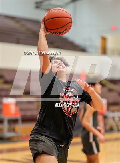 Thumbnail 3 in Pioneer vs. Vela (UIL Basketball 5A Regional Quarterfinal) photogallery.