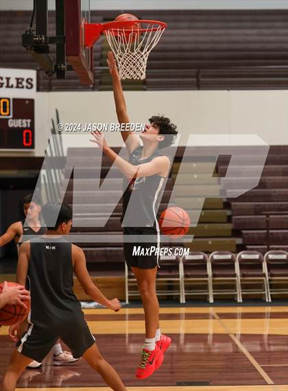 Thumbnail 1 in Pioneer vs. Vela (UIL Basketball 5A Regional Quarterfinal) photogallery.