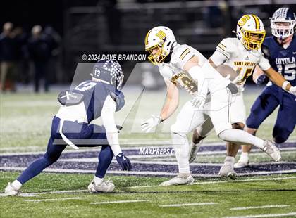 Thumbnail 2 in Simi Valley vs. Loyola (CIF-SS D3 Semi-Final) photogallery.