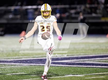 Thumbnail 3 in Simi Valley vs. Loyola (CIF-SS D3 Semi-Final) photogallery.