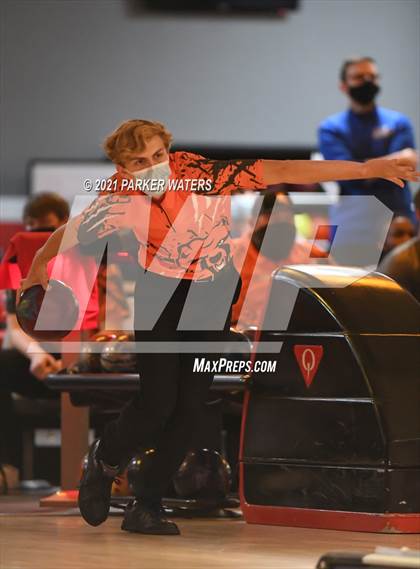 Thumbnail 3 in LHSAA Bowling Playoffs (Round 2, 1 PM, Kenner Lanes) photogallery.