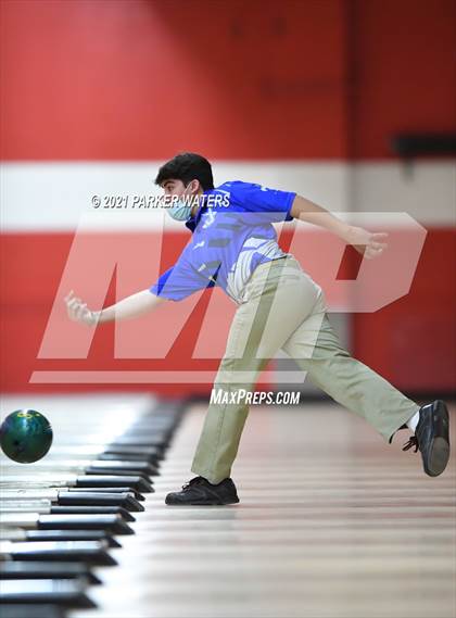 Thumbnail 2 in LHSAA Bowling Playoffs (Round 2, 1 PM, Kenner Lanes) photogallery.