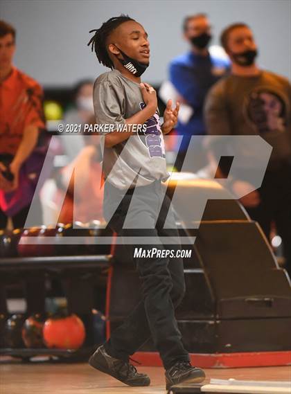 Thumbnail 3 in LHSAA Bowling Playoffs (Round 2, 1 PM, Kenner Lanes) photogallery.