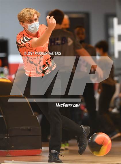 Thumbnail 3 in LHSAA Bowling Playoffs (Round 2, 1 PM, Kenner Lanes) photogallery.