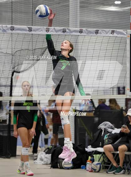 Thumbnail 2 in Pine Crest vs Jupiter (South Florida Showdown) photogallery.