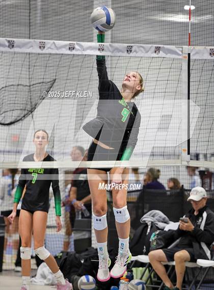 Thumbnail 3 in Pine Crest vs Jupiter (South Florida Showdown) photogallery.