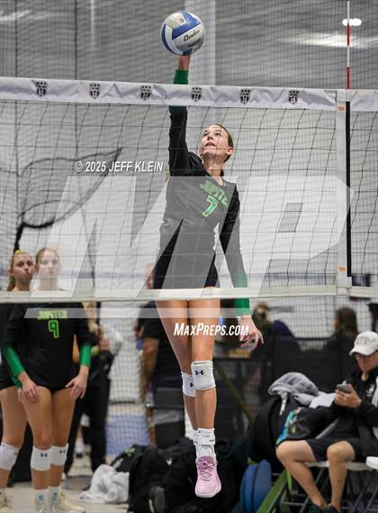 Thumbnail 2 in Pine Crest vs Jupiter (South Florida Showdown) photogallery.