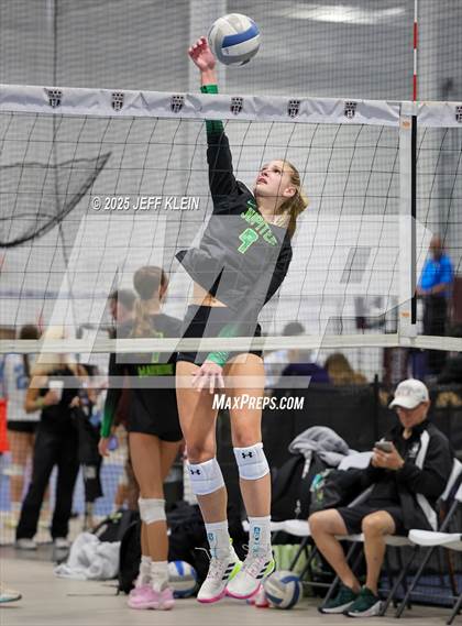 Thumbnail 2 in Pine Crest vs Jupiter (South Florida Showdown) photogallery.