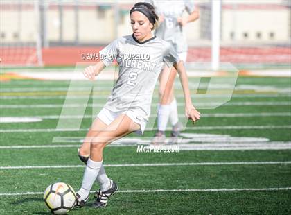 Thumbnail 3 in Perry vs. Gilbert (Coyote Classic Tournament) photogallery.