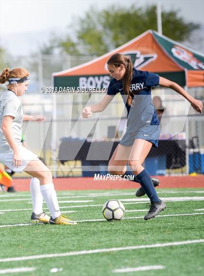 Thumbnail 2 in Perry vs. Gilbert (Coyote Classic Tournament) photogallery.
