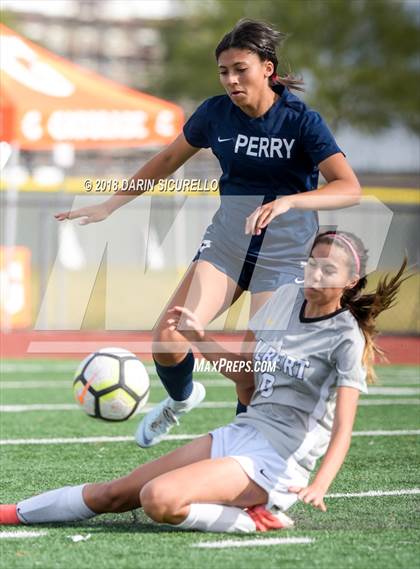 Thumbnail 1 in Perry vs. Gilbert (Coyote Classic Tournament) photogallery.